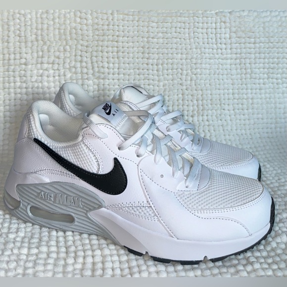 NEW. Women’s Nike Air Max Excee White Sneakers Size 10 - Picture 4 of 14
